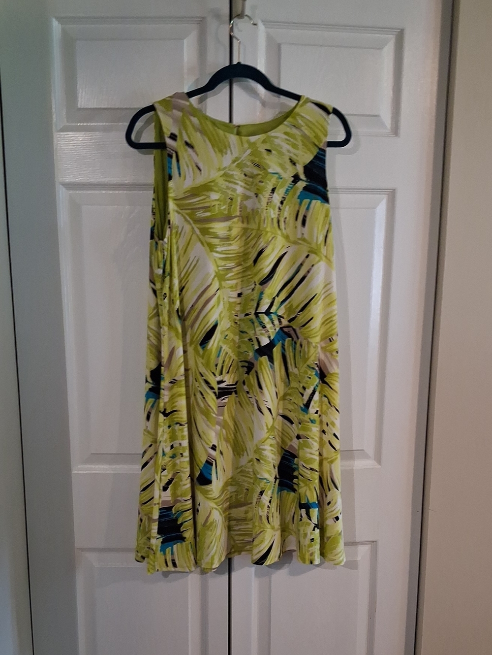 9M 0Sleeveless Green Palm-Print Swing Dress